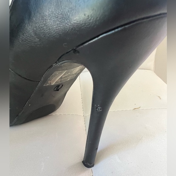 Wild Diva Super Sexy Black Gold Ankle chain super high stilettos. Women’s size 7 - Picture 9 of 10